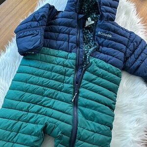 COLUMBIA Powder Lite lI
Reversible Insulated Bunting -
Infants 12-18mo